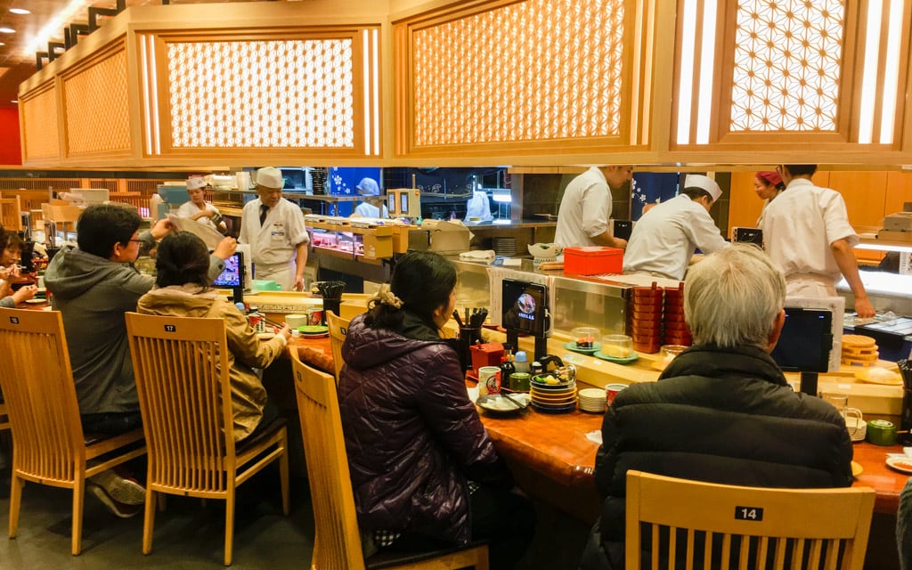interior_mori_mori_sushi_omicho_market_kanazawa_japan - The Travel Mentor