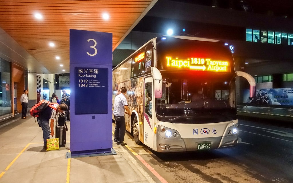 Bus 1819 parked at Bay 3 at the bus station of Terminal 2