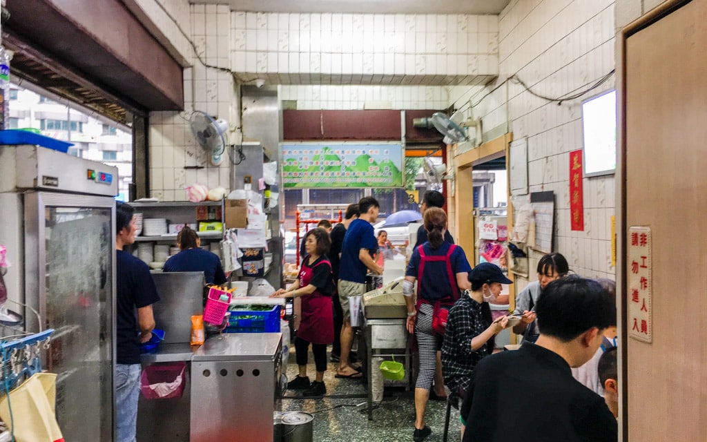 Open-air kitchen, Jin Feng Minced Pork Rice in Taipei, Taiwan