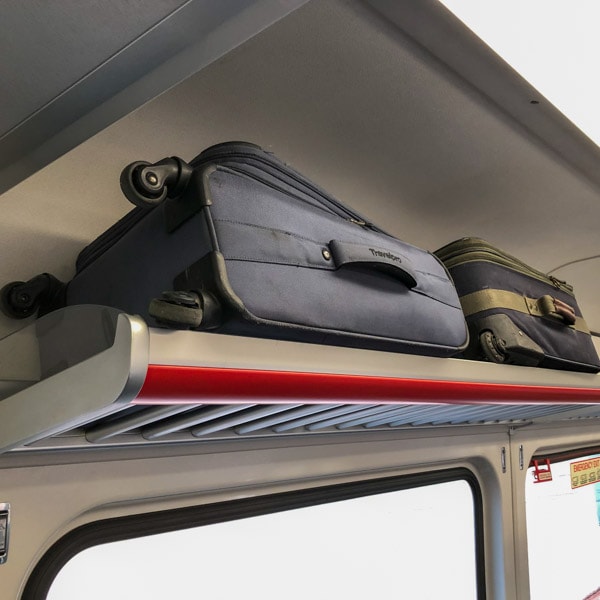 Overhead luggage storage