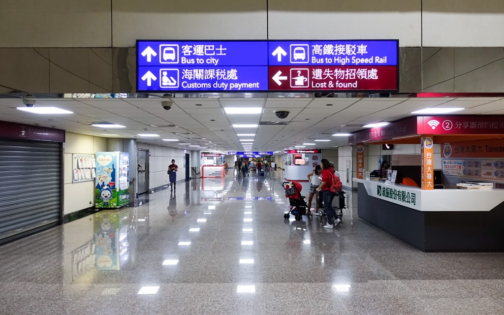 Walkway towards Terminal 2 bus station, Taoyuan International Airport, Taiwan