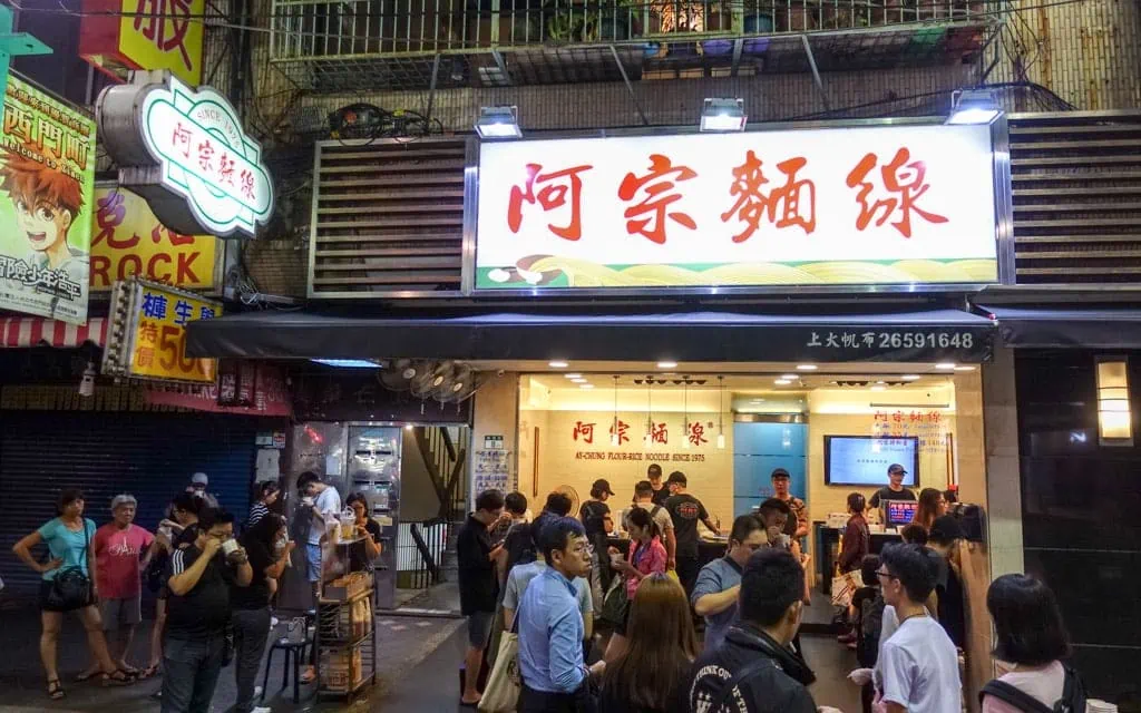 Crowds out front of Ay-Chung Flour-Rice Noodle in Taipei, Taiwan