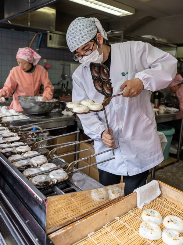Preparing umegae mochi in cast iron molds, Tenjinsama-dori Street, Dazaifu, Fukuoka, Japan