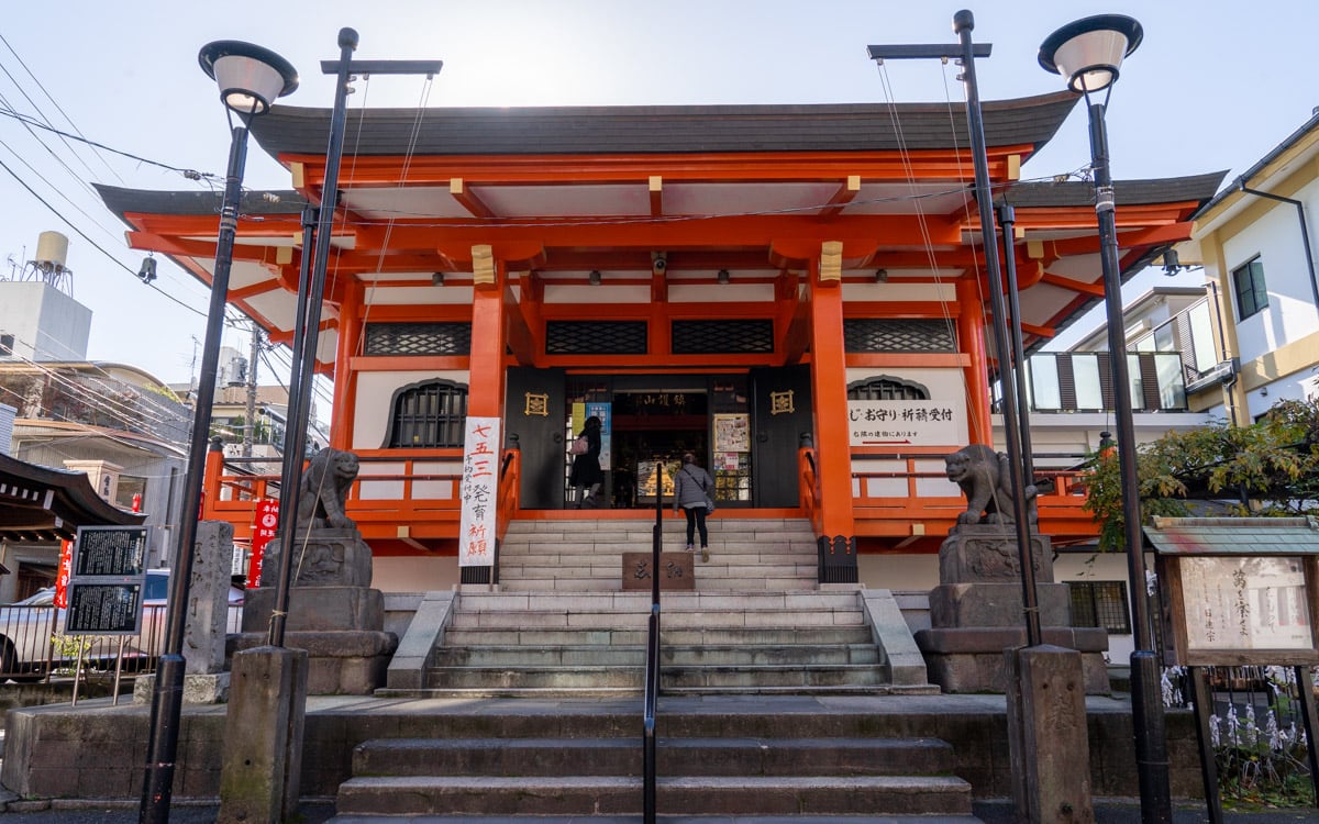 The main hall of Zenkokuji Temple