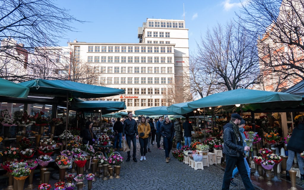 The flower market at Salt Market Square (Plac Solny)