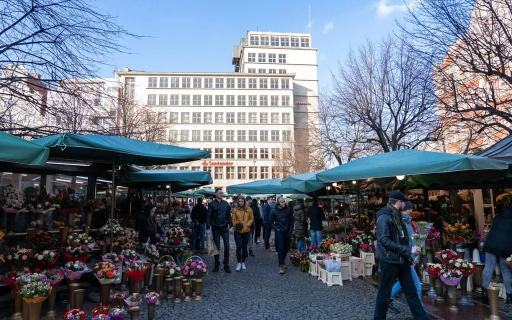 The flower market at Salt Market Square (Plac Solny)