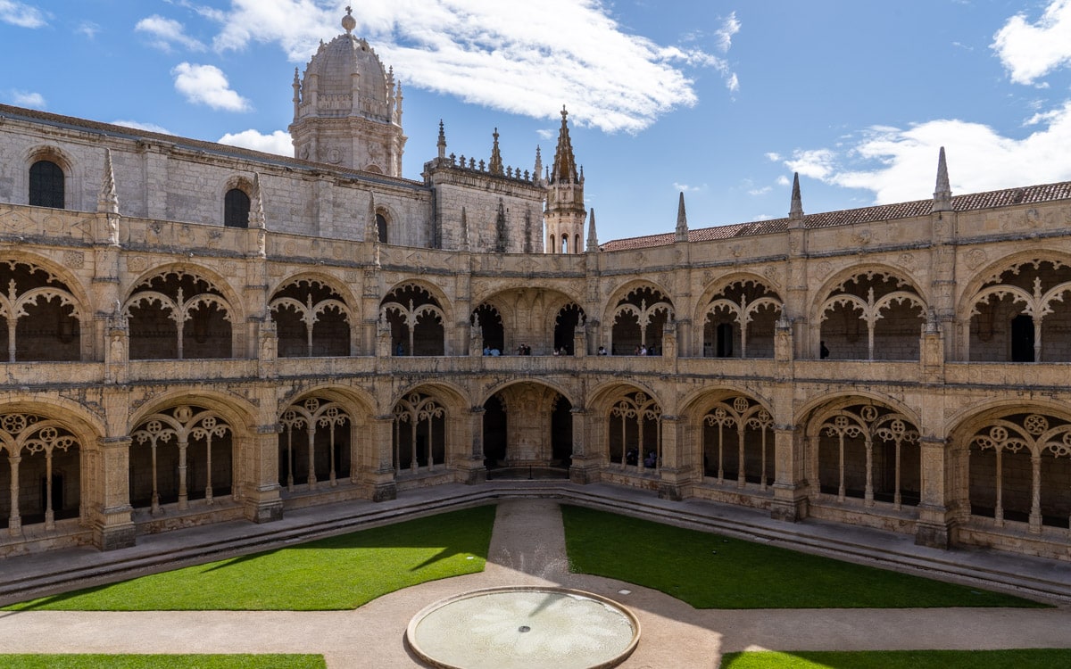 The impressive Jerónimos Monastery (Mosteiro dos Jerónimos) in Belém